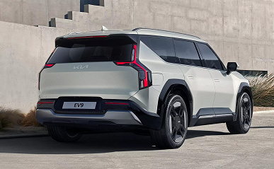 Такого авто у Kia ещё не было. Представлен большой флагманский кроссовер Kia EV9 c футуристическим дизайном, мощной силовой установкой и поворотными сидениями